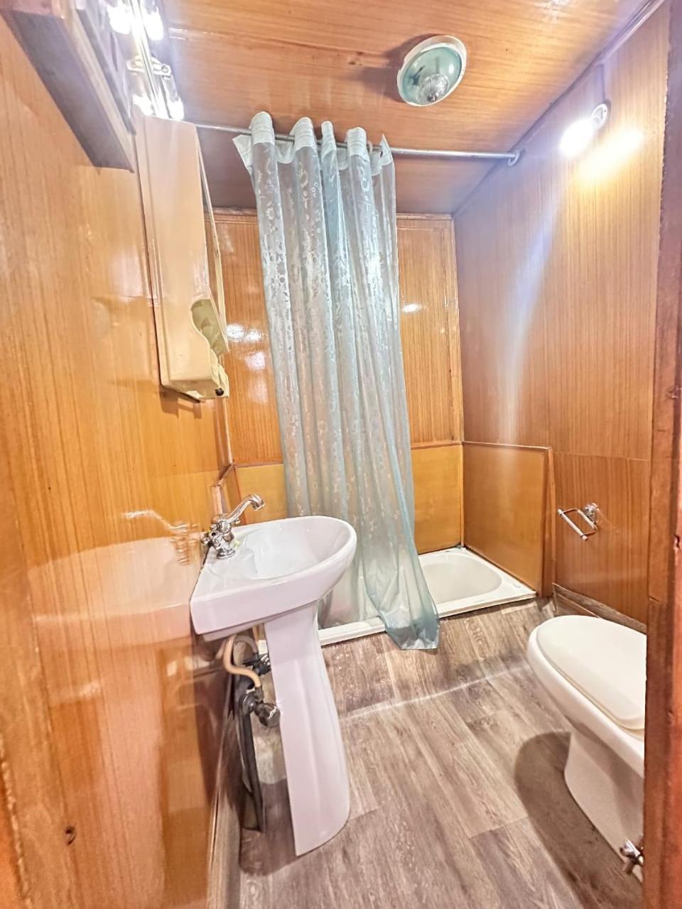 מלון Srīnagar The Quebec Houseboats מראה חיצוני תמונה