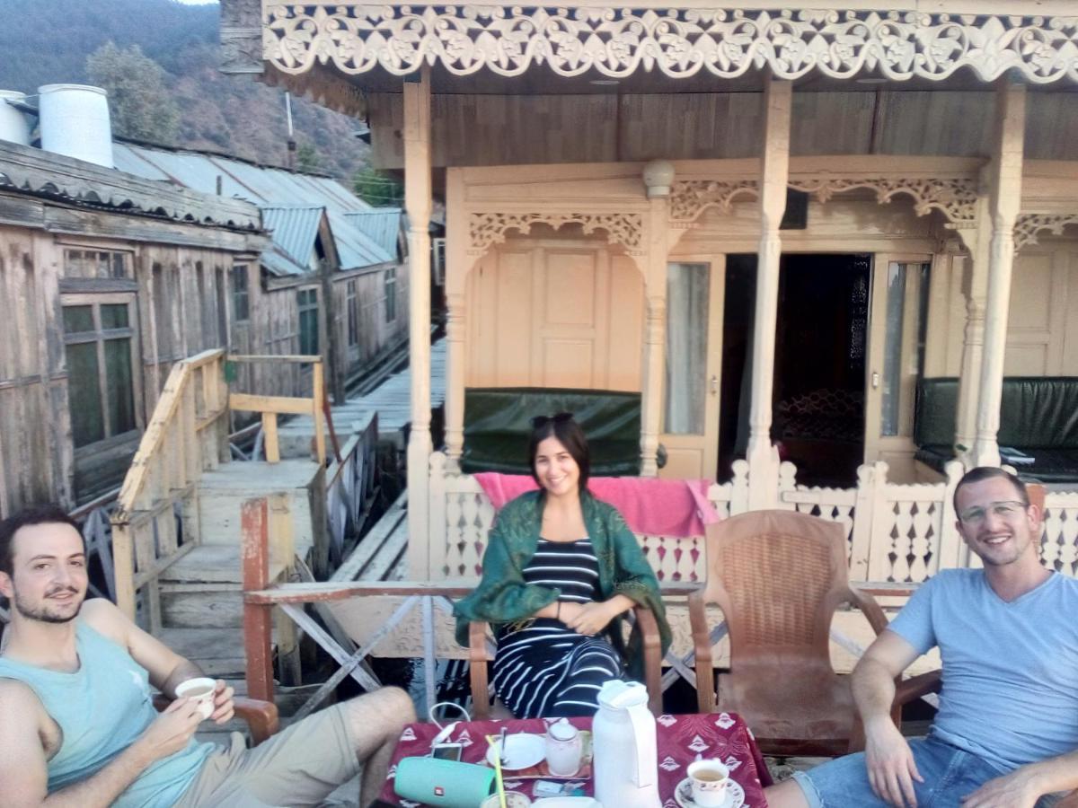מלון Srīnagar The Quebec Houseboats מראה חיצוני תמונה